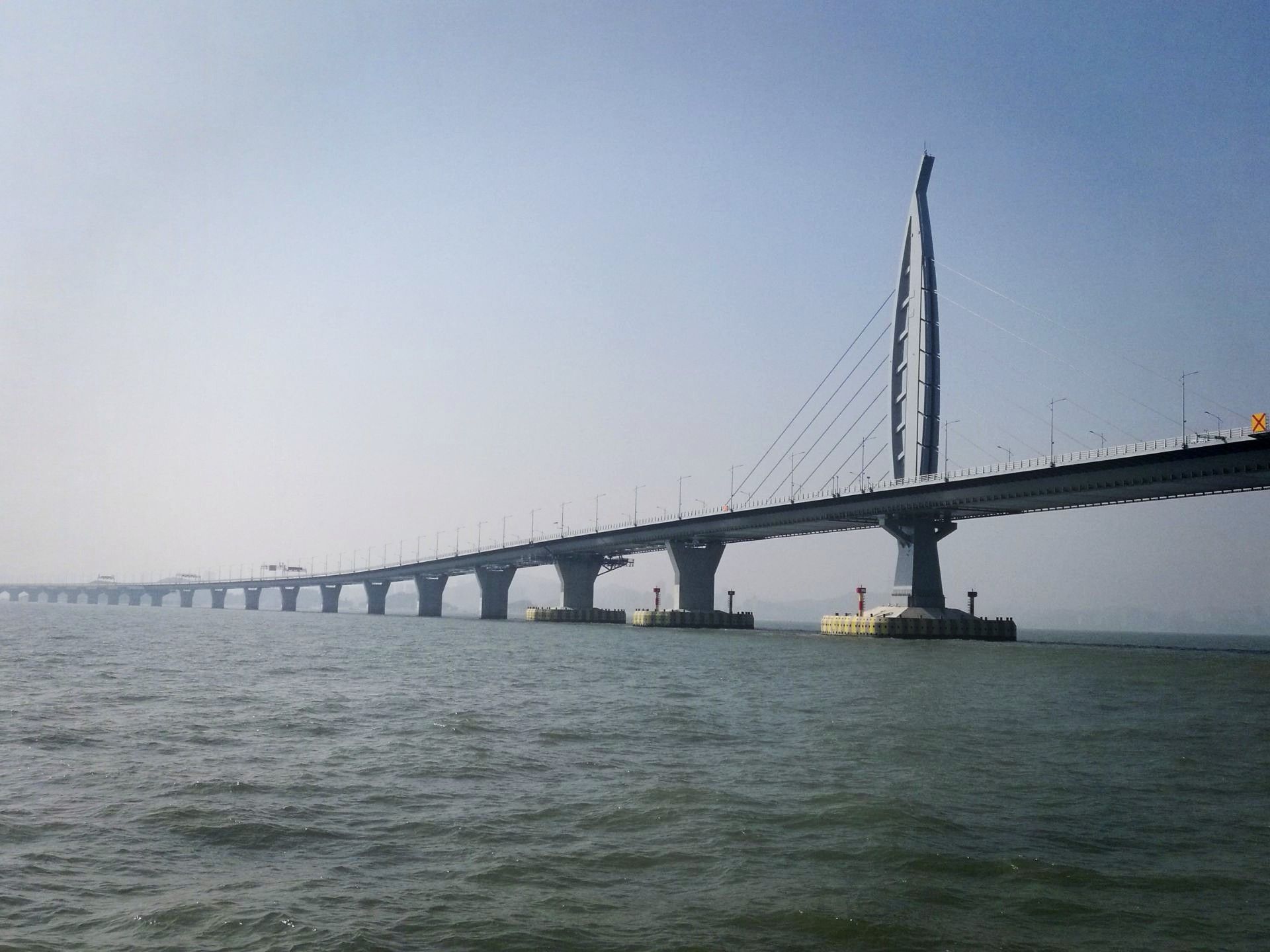 中国力量 | 港珠澳大桥：伶仃洋上飞“彩虹” 桥梁人圆“中国梦”