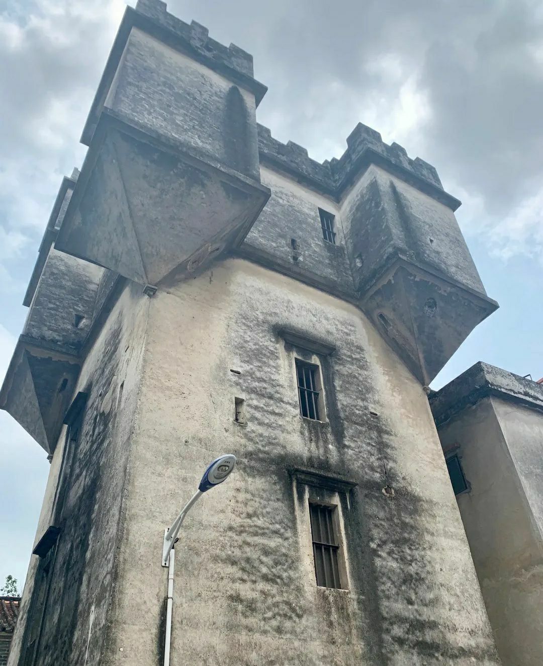 这是广东唯一的水上四角硼楼
宁远楼位于新