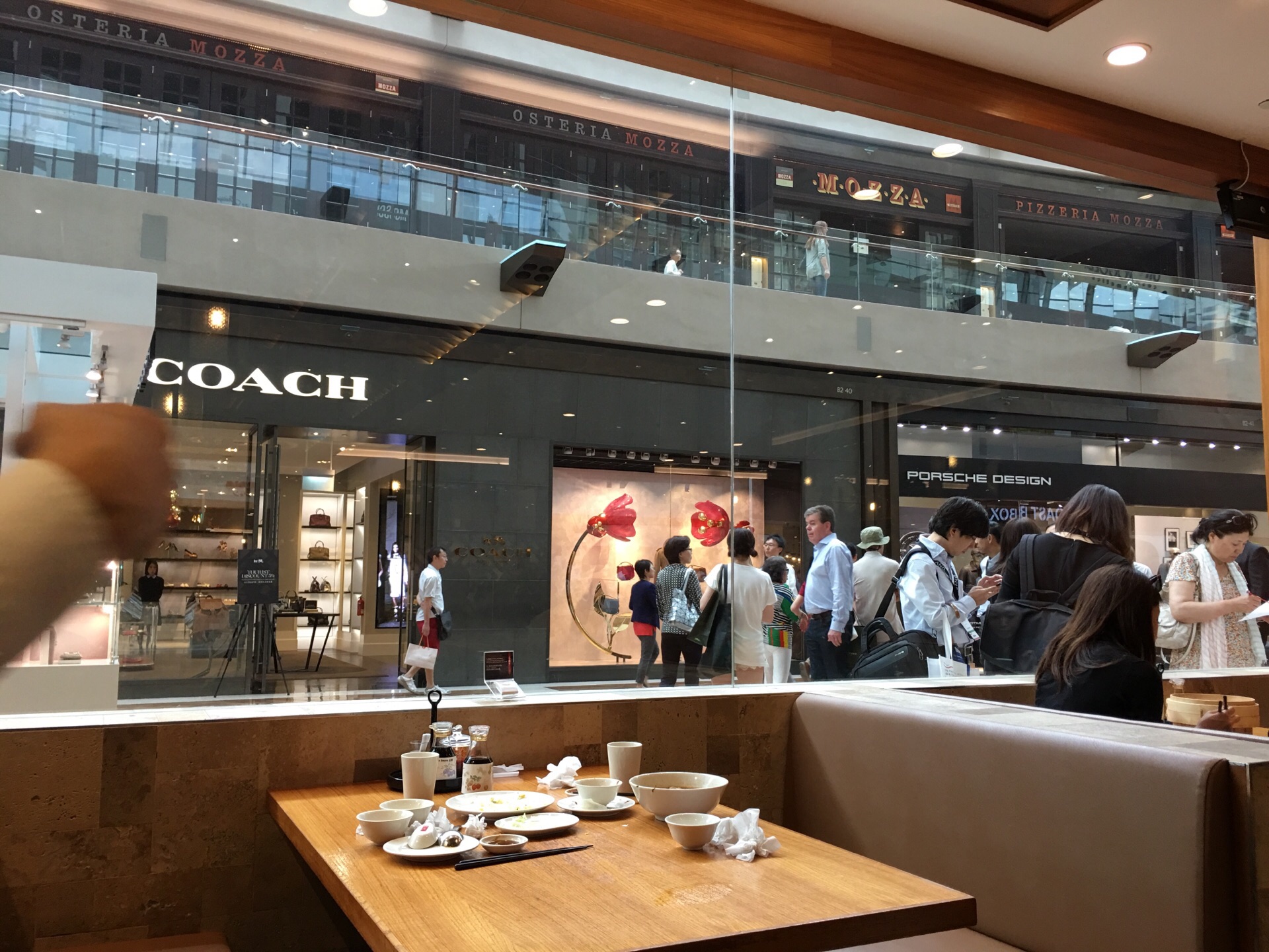 kl)餐馆,鼎泰丰的餐食吃过太多次,新加坡,马来西亚等各地都有,通常