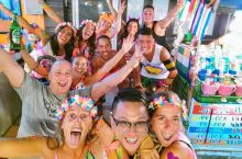 世界著名“Rave Party”胜地之一的泰国帕岸岛，每个月的“满月”期间，世界各地的背包客和电音族
