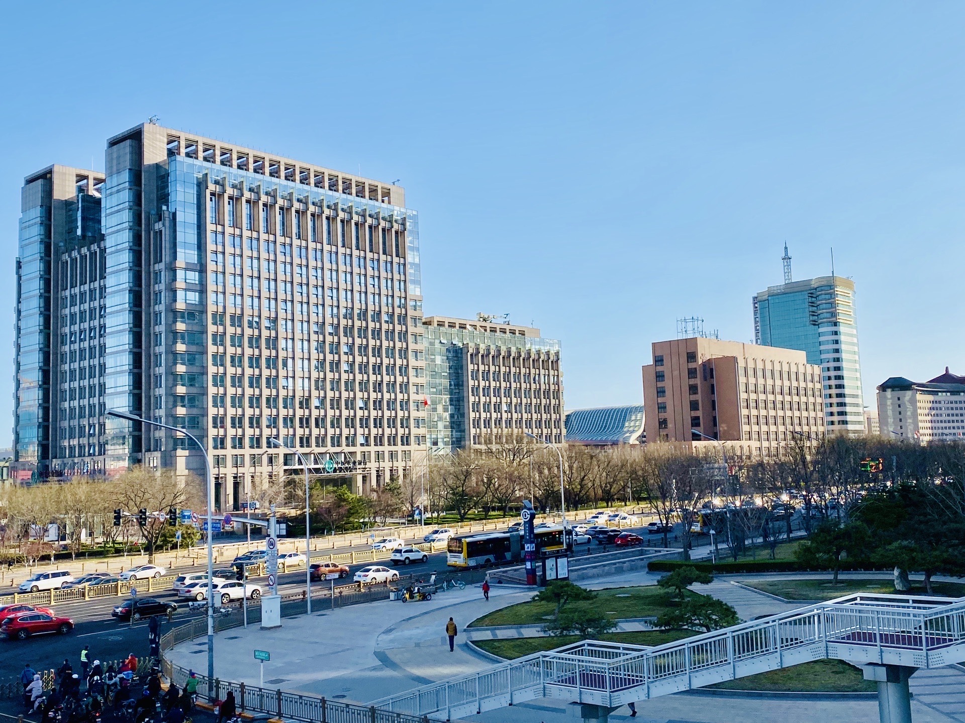 【携程美食林】北京东单餐馆,我是旅行家 三月十九日东单早晨的车水