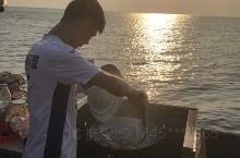 柬埔寨白马市一个很少游客前来的小港湾、今天在海边尝试一下即捉即炒的胡椒花蟹！80元人民币4个蟹……👍