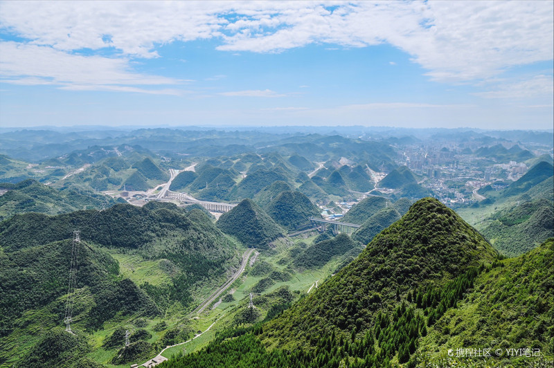 梅花山 的喀斯特地貌最高海拔2680米的梅花山,地跨 六盘水