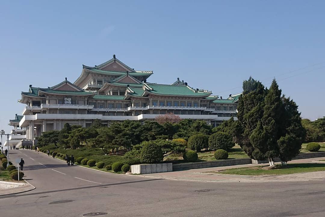 在平壤,你想要俯瞰城市夜景吗,想要在江边散步吗,想要在朝鲜领略袄梃