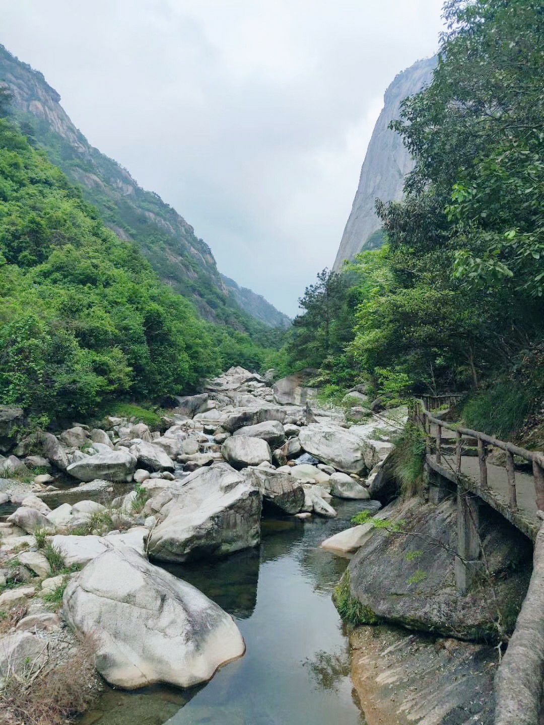 鄣山大峡谷
