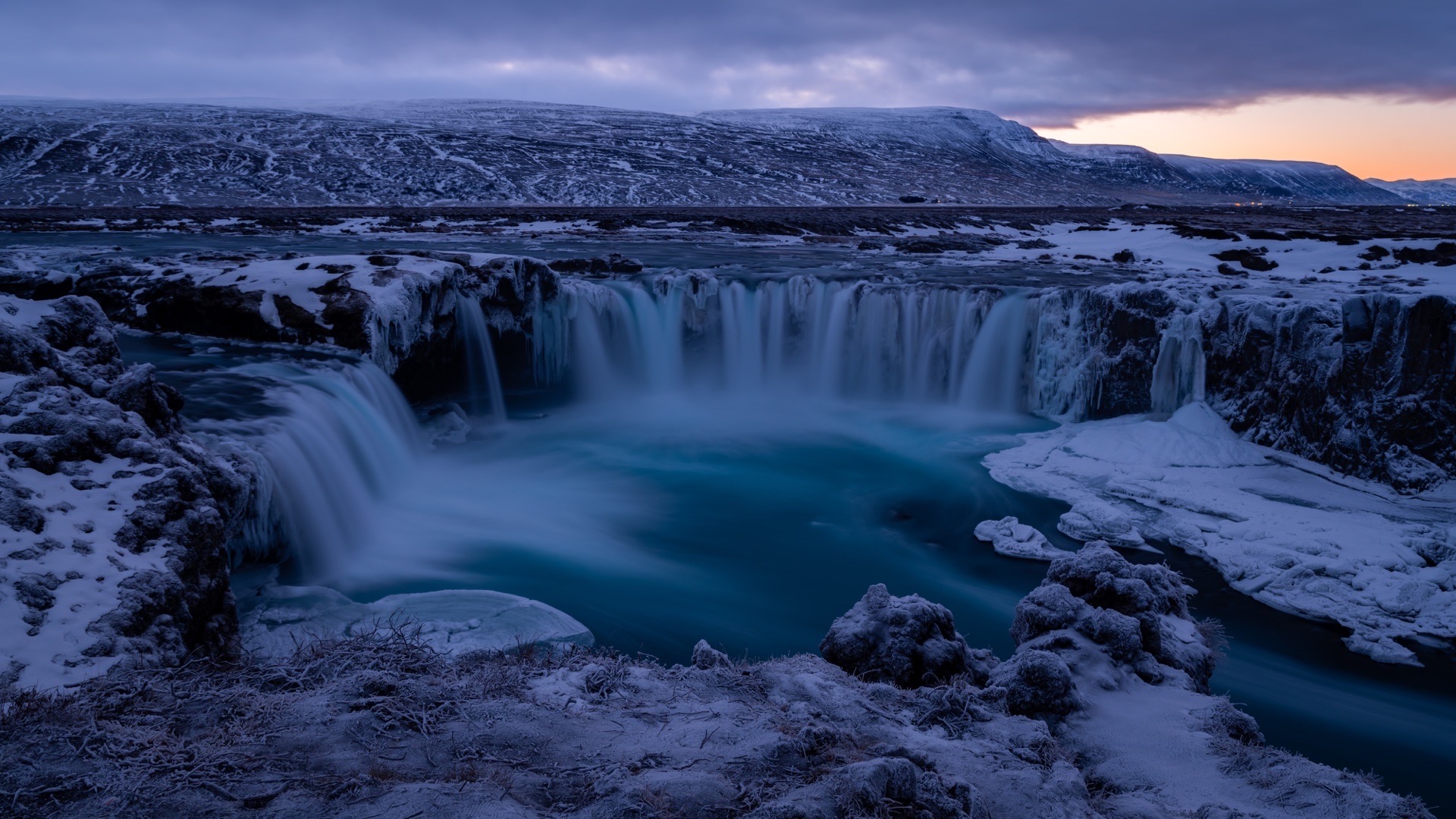 冰岛众神瀑布图片