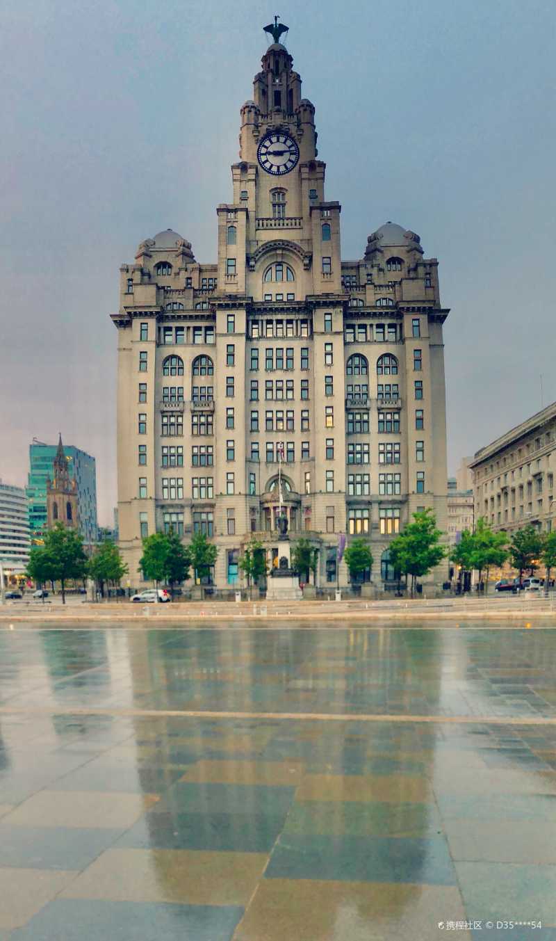 码头顶——利物浦历史上一颗文明瑰宝漫步于利物浦的码头区,看着运