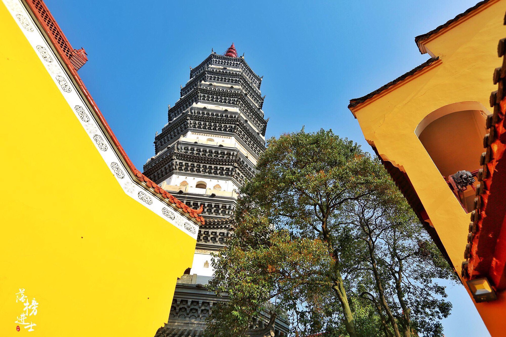 【携程攻略】安庆迎江寺景点,迎江寺占地面积3万余平方米,是安庆第一