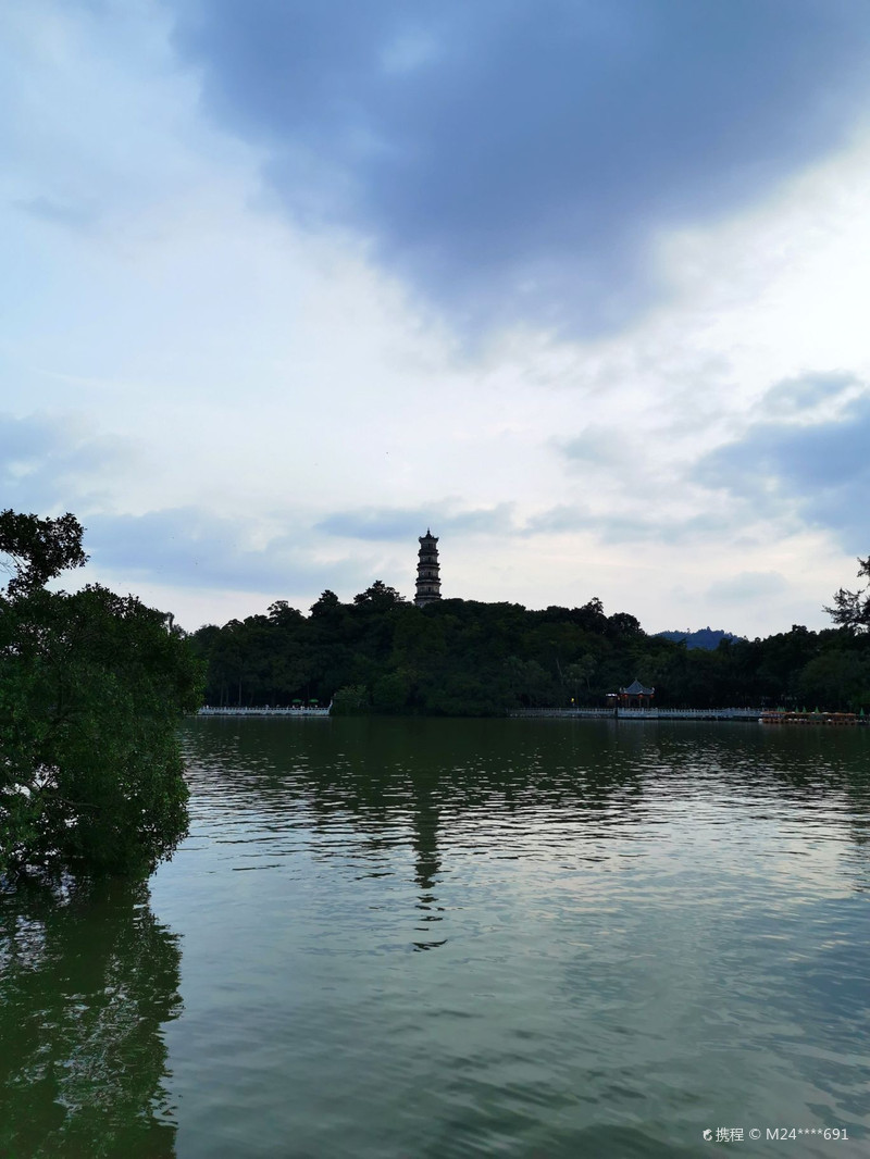 西湖&红花湖 炎热的夏天终于过去了,国庆后,想来一场说走