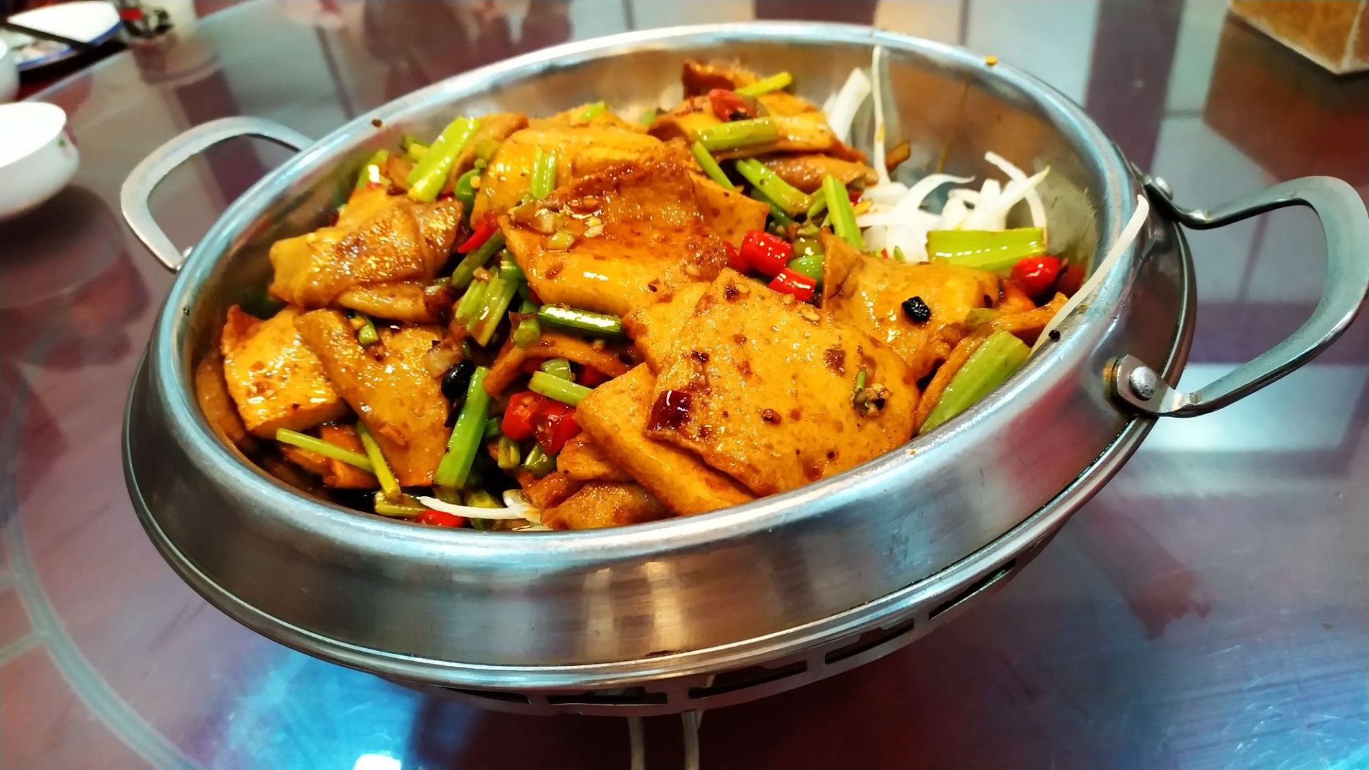 这次又点了大拉皮,不过这次的拉皮稍微有点偏酸,孜然羊肉依然鲜嫩