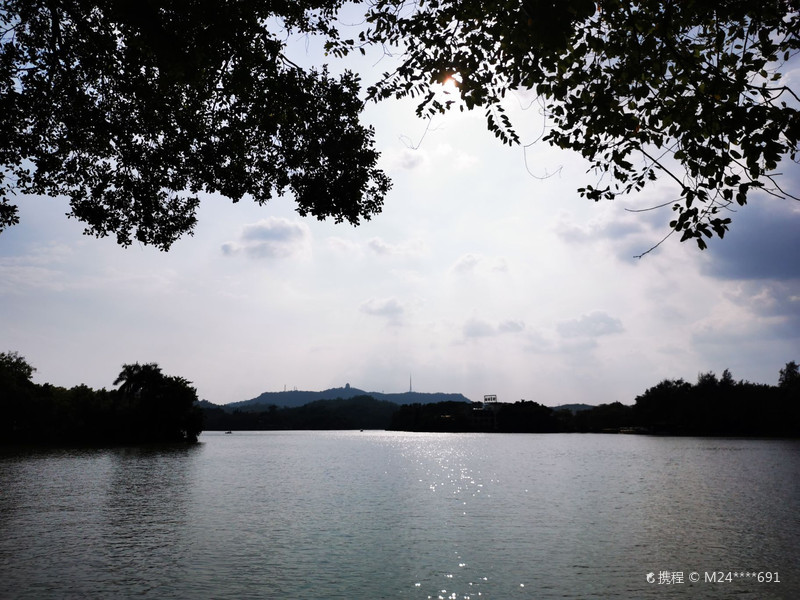 西湖&红花湖 炎热的夏天终于过去了,国庆后,想来一场说走