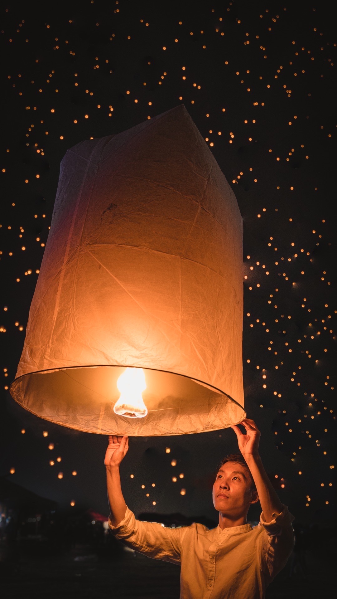 【携程攻略】清迈梅州大学景点,清迈的天灯 一盏接着一盏地上升 飞致