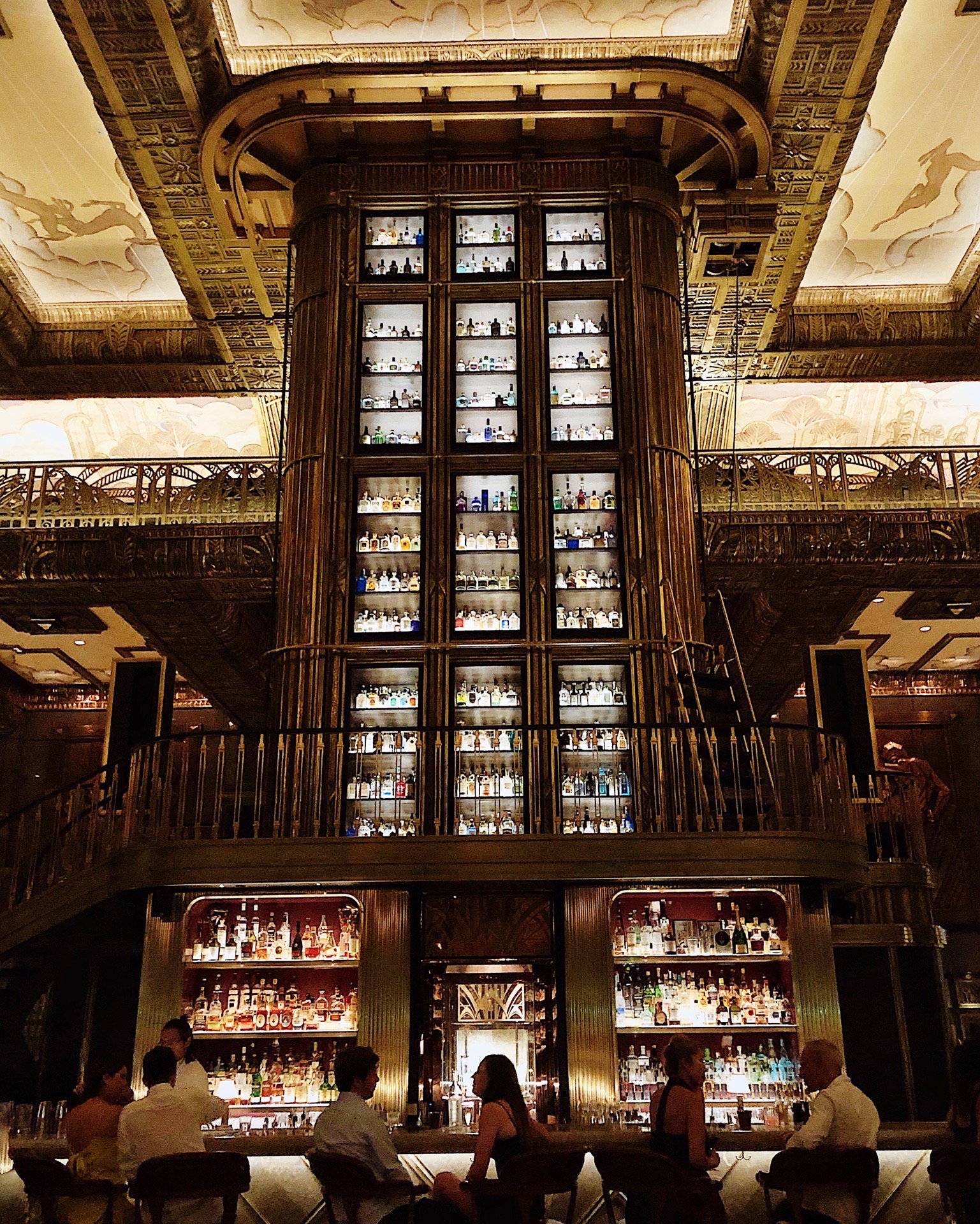 best bars)的榜单上atlas排名第五,也是目前我心中小坡酒吧排名