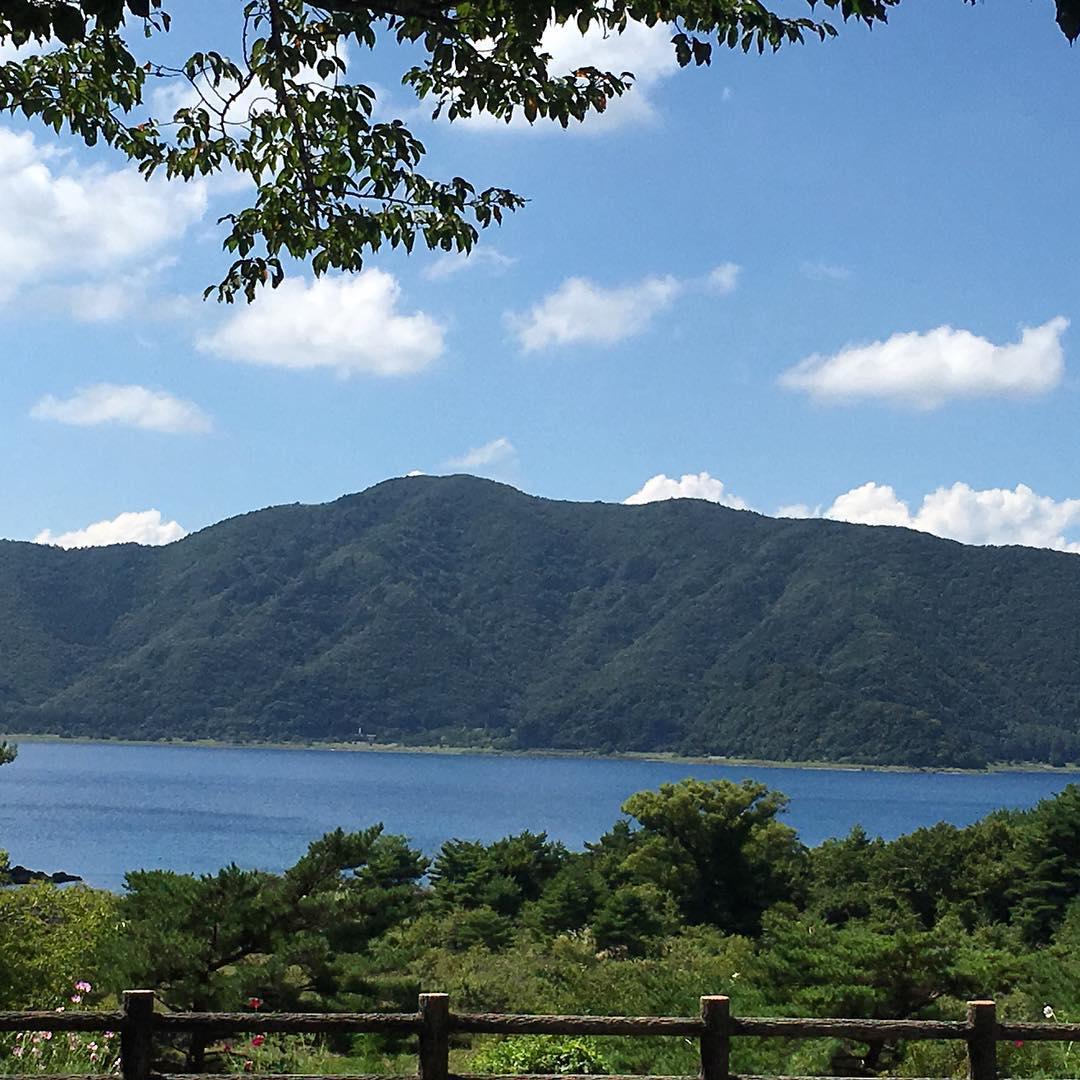 本栖湖的美丽,不用太多人知道~ 说起富士山下的湖,大家