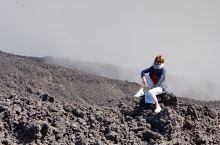 埃特纳火山是世界非物质文化遗产，每天来的游客络绎不绝，大家都一睹其真容