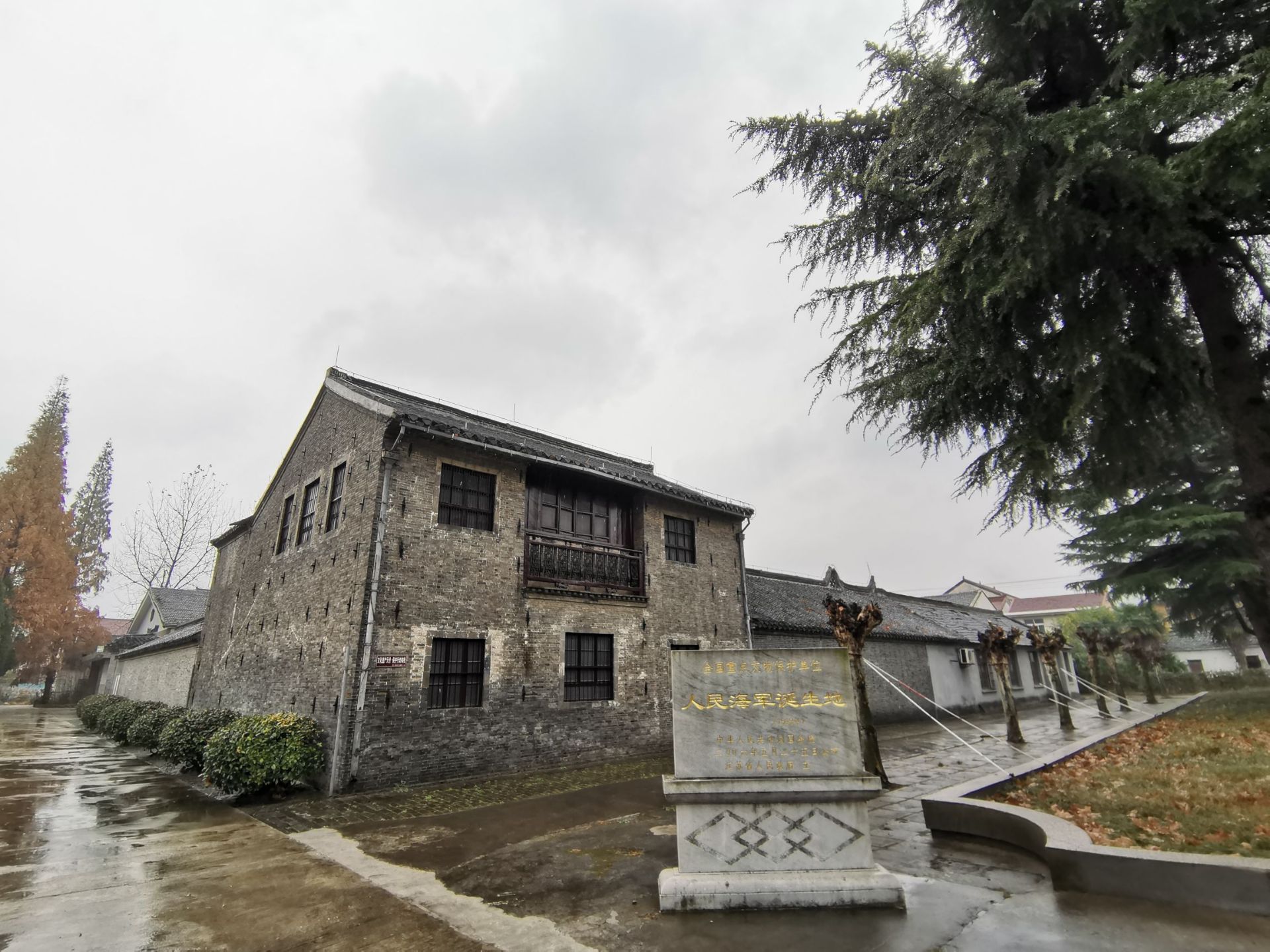 1949年4月23日,南京解放的当天下午,中国海军诞生在泰州白马庙