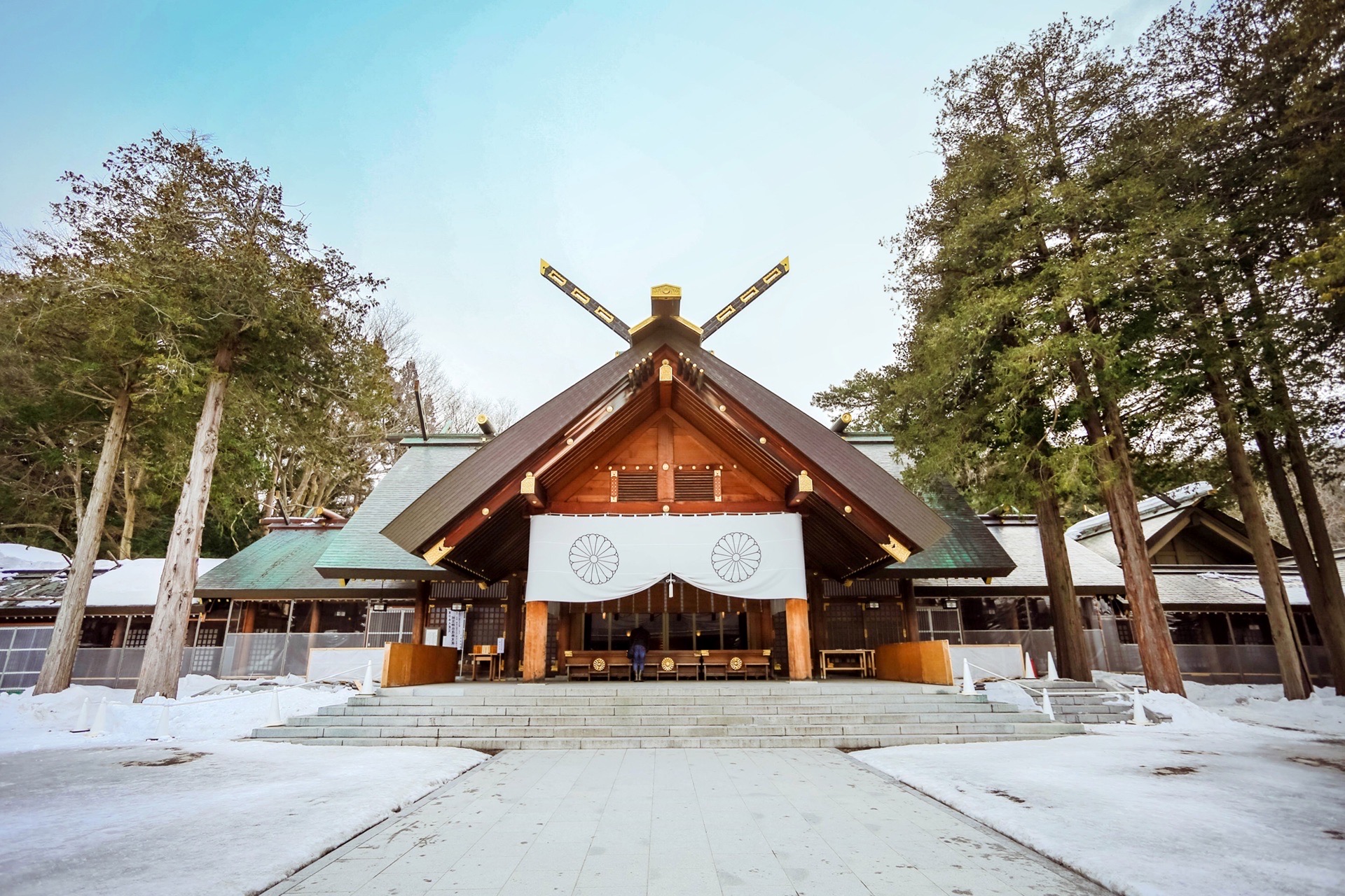 北海道神宫北海道神宫位于圆山公园中,从明治初期就开始祭祀"开拓三神