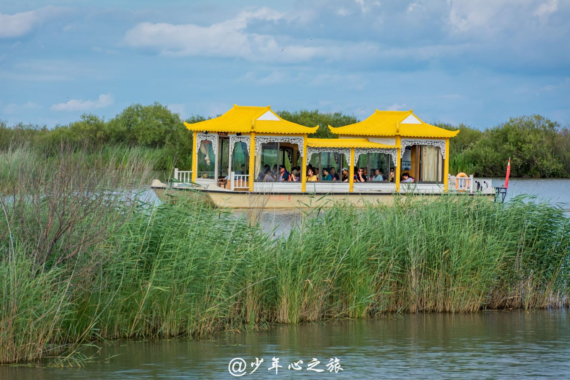 2-Day Mishan Tour: Explore the Natural Beauty of Xingkai Lake and the Historical Significance of Wangzhenjiangjun Monument
