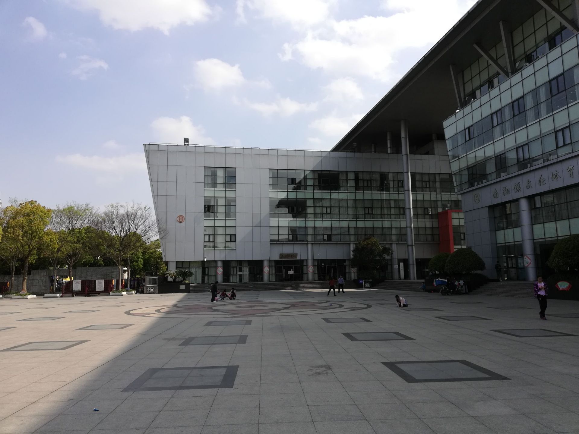 南翔镇图书馆德园社区馆外流通服务点 直线距离 100m