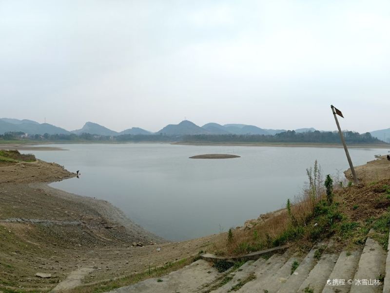 1/ 3 四川華鎣天池湖 華鎣景點人氣榜第15名 四川省廣安市華鎣市天池