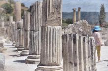 三千年前希腊人建造的安塔托利亚古城，大名鼎鼎的“以弗所”，配合古迹换个照片风格