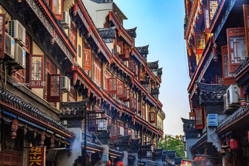 秦岭深处藏有唐代古刹复兴寺寺有三名比丘尼和一只橘猫