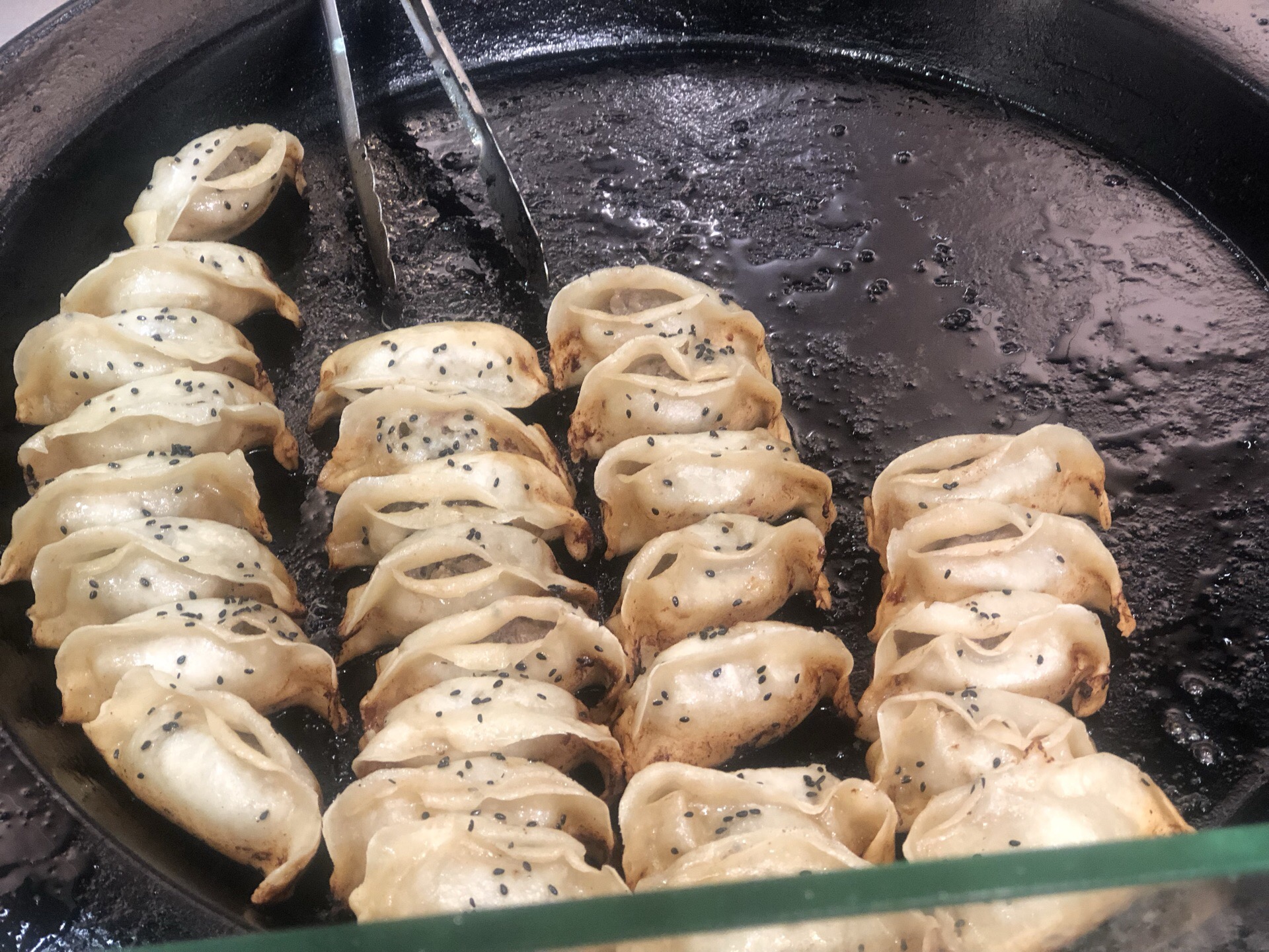 上海胡一手牛肉大锅贴好吃吗,胡一手牛肉大锅贴味道怎么样,环境/服务