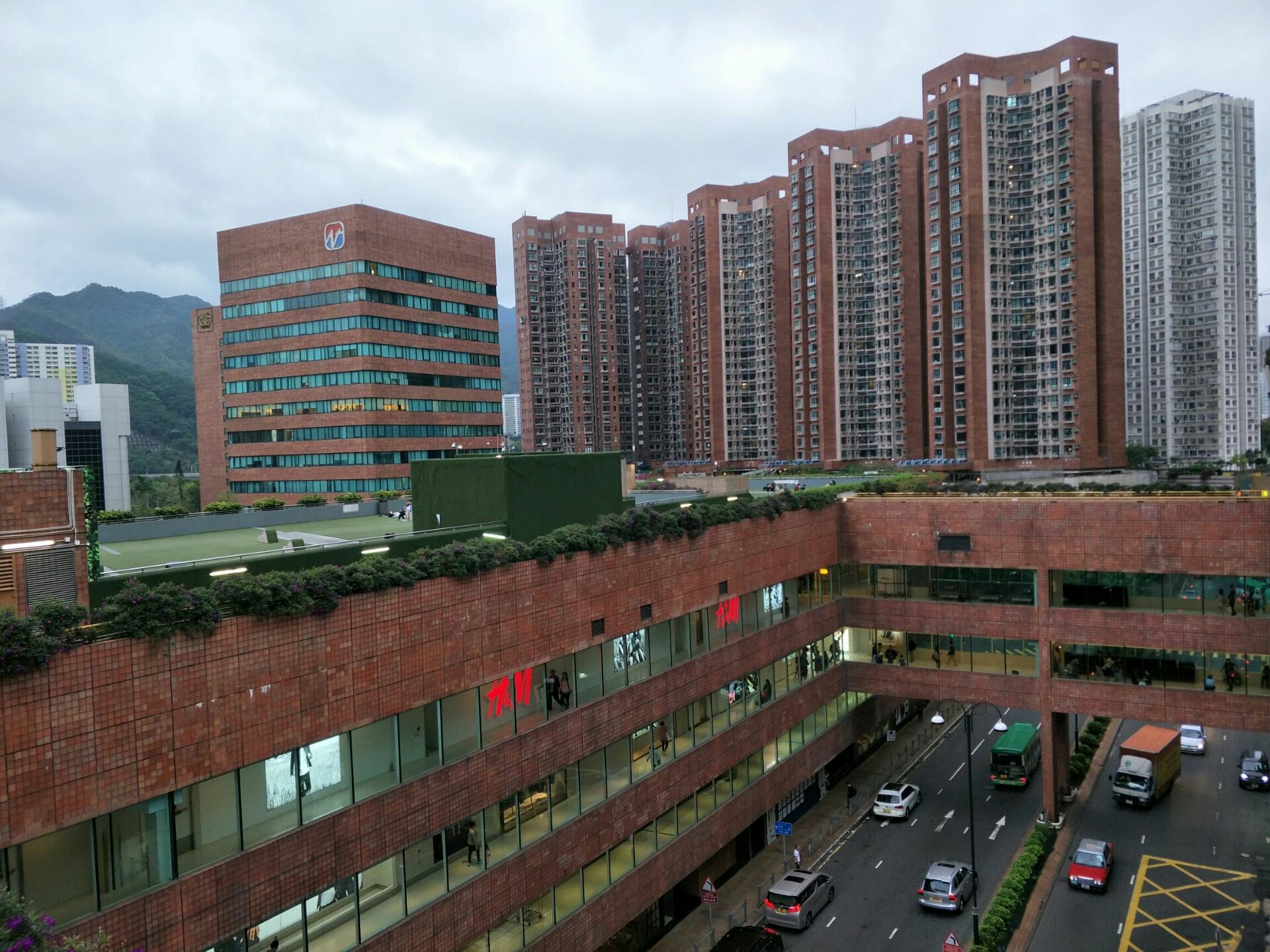 香港沙田新城市广场,每次去都只知道在商场里面逛,品牌很齐哦,这次