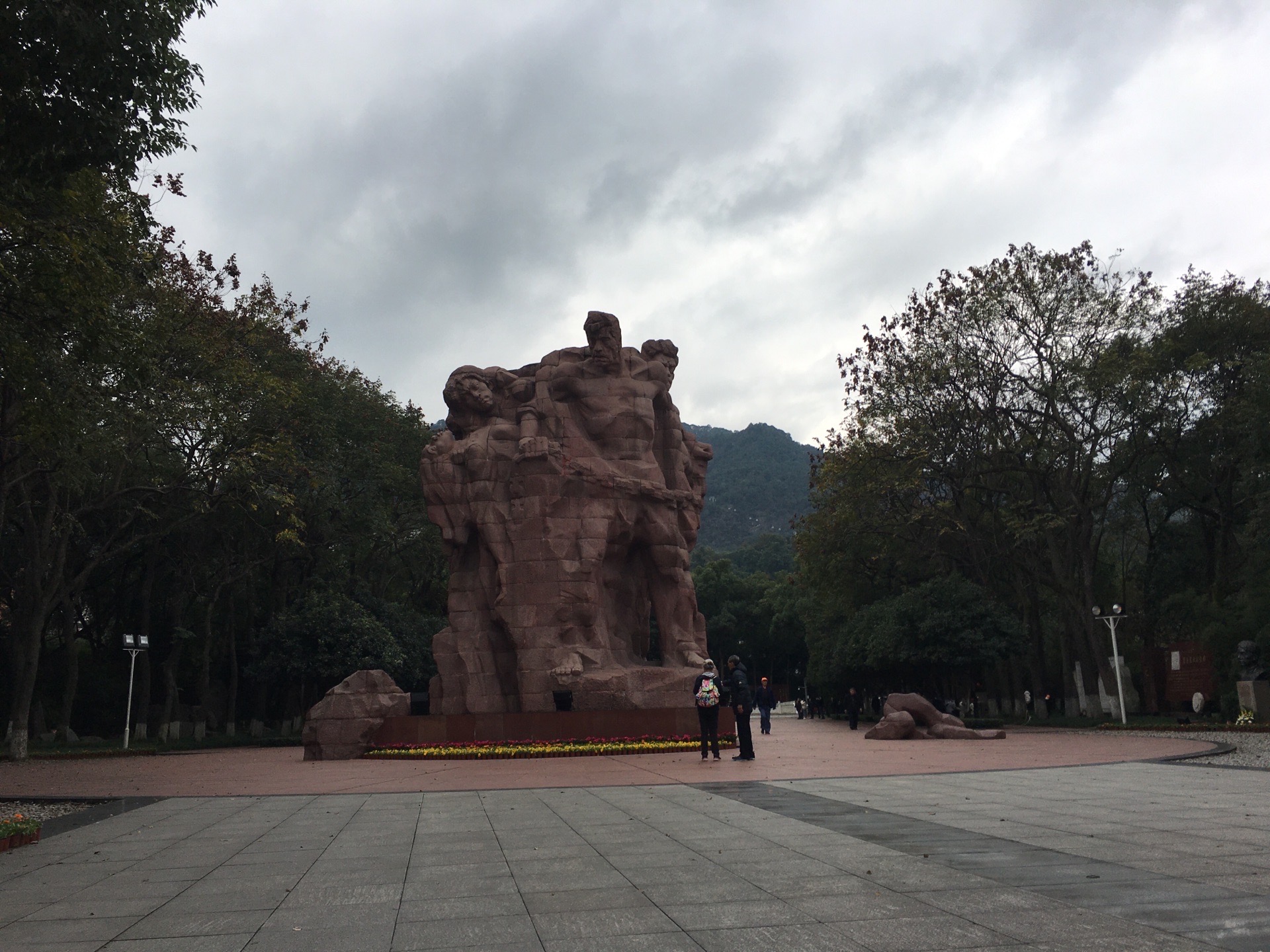 【携程攻略】重庆歌乐山烈士陵园景点,非常庄严的红色革命旅游地，我拍了很多照片，真实反映了那段可歌可泣…