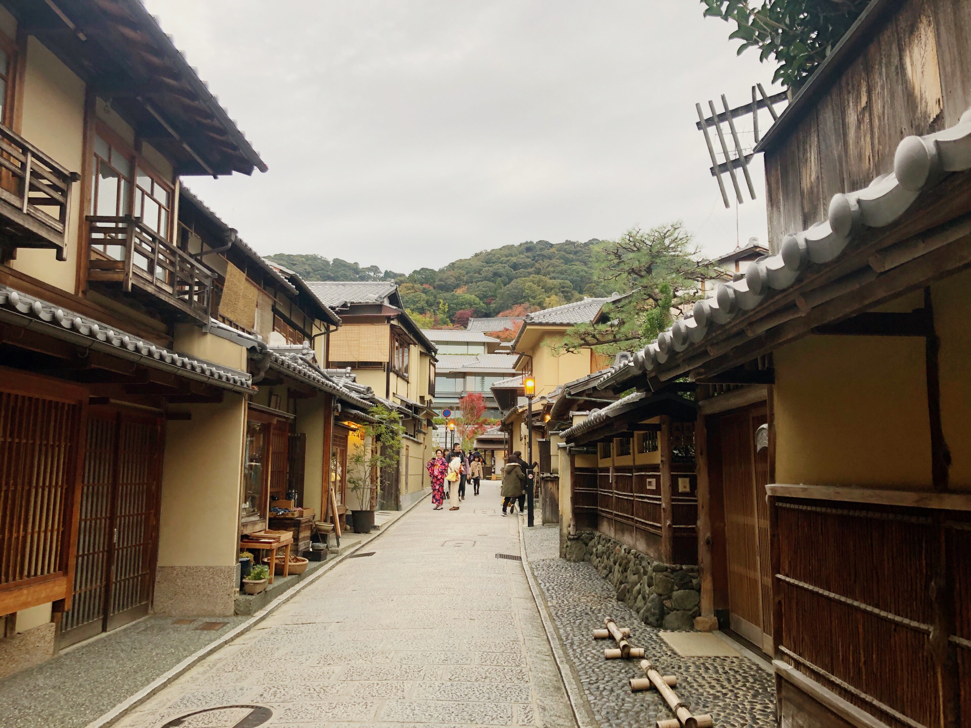 【携程攻略】京都清水坂景点,清水寺周边都是一些商贩和游人的组合之