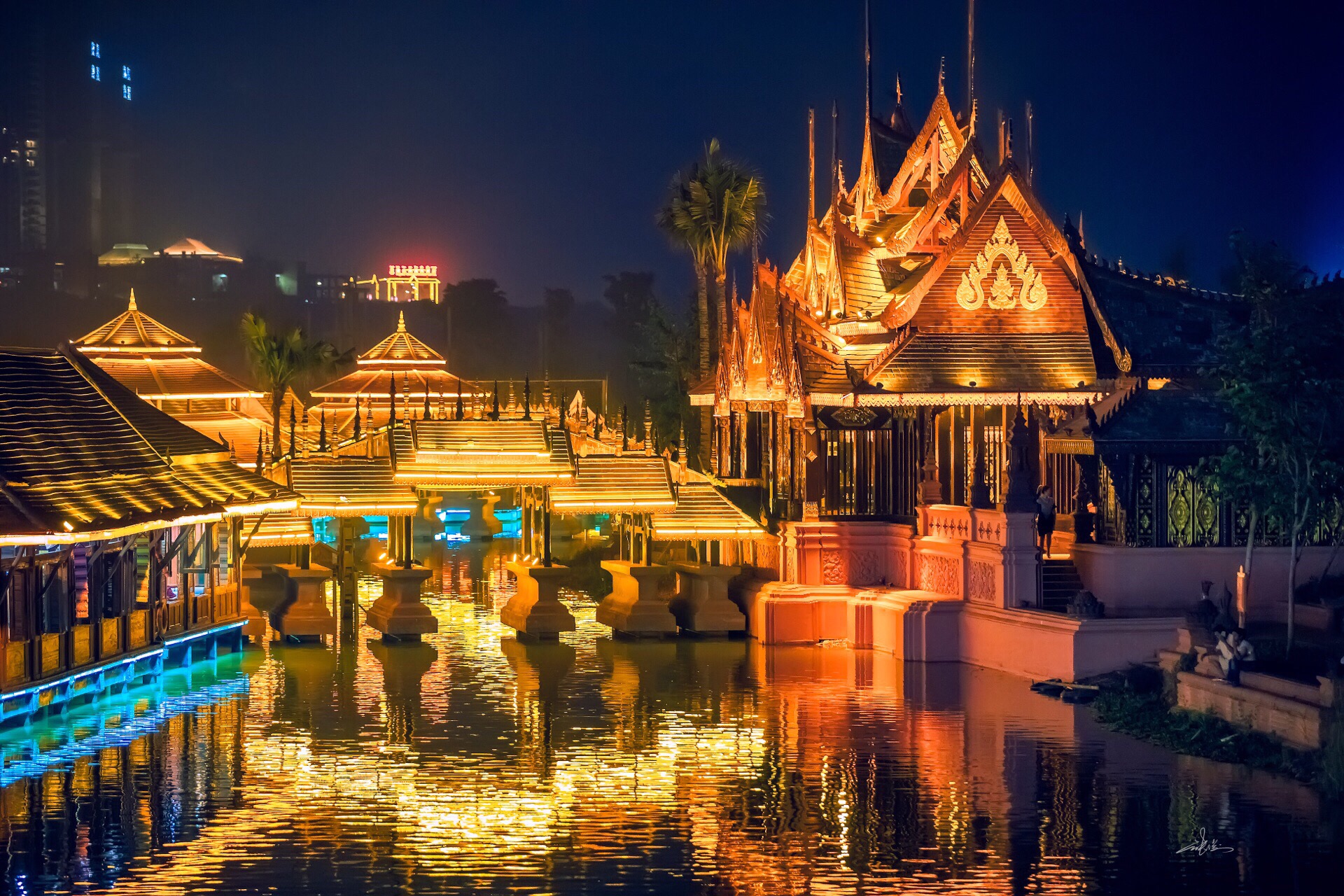 云南西双版纳景洪市告庄夜市