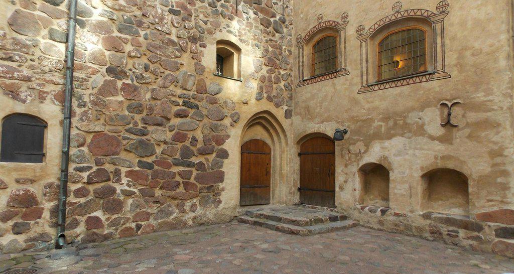 历史沉淀刻画的独特风韵,拥有斑驳墙面的中世纪城堡——图尔库城堡&#x