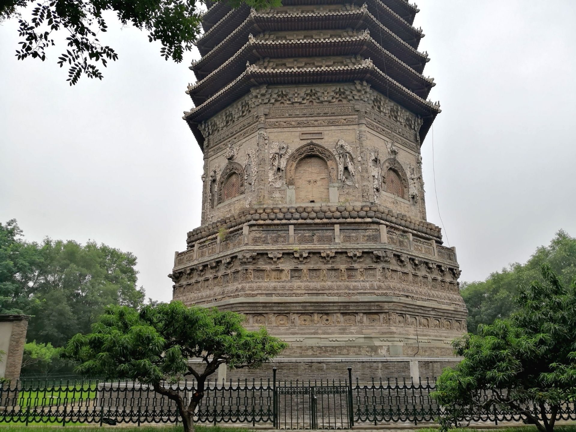 【携程攻略】北京玲珑塔(八里庄塔)景点,慈寿寺塔 慈寿寺塔是北京城里