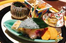 超传统的日式温泉酒店，晚餐怀石料理一共十一道， 温泉酒店晚餐有螃蟹有河豚有鸟取牛 还有各种追求完美的