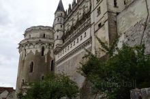 昂布瓦兹皇家城堡，卢瓦尔河畔，五百多年历史。达芬奇在此工作不少时间，高薪聘为御前第一画家、建筑师、工