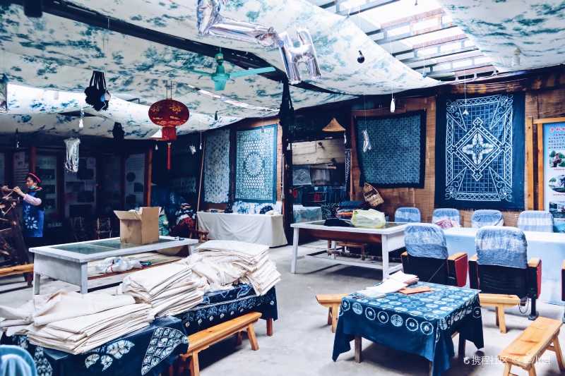 在周城探访白族古法扎染