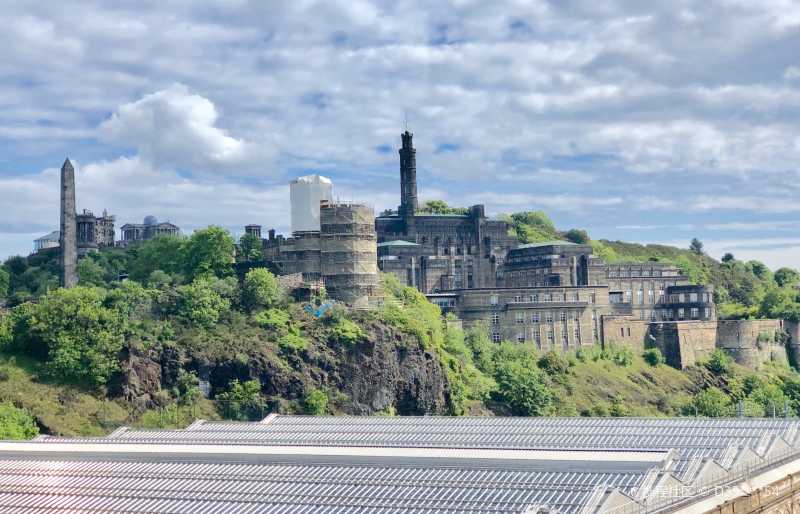 卡尔顿山calton hill是来爱丁堡必游之地.这里有 1-在