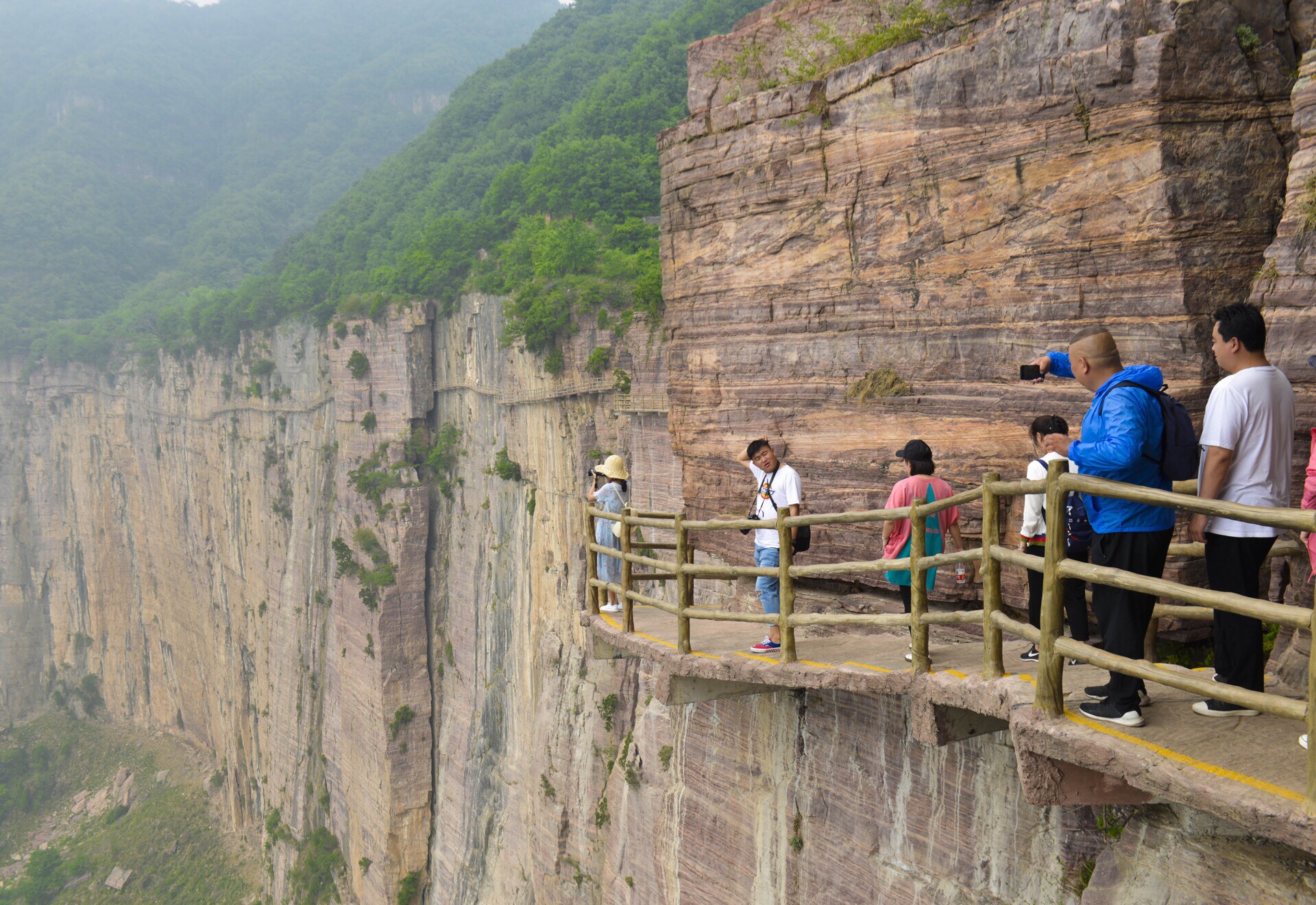 辉县红岩大峡谷攻略,辉县红岩大峡谷门票/游玩攻略/地址/图片/门票