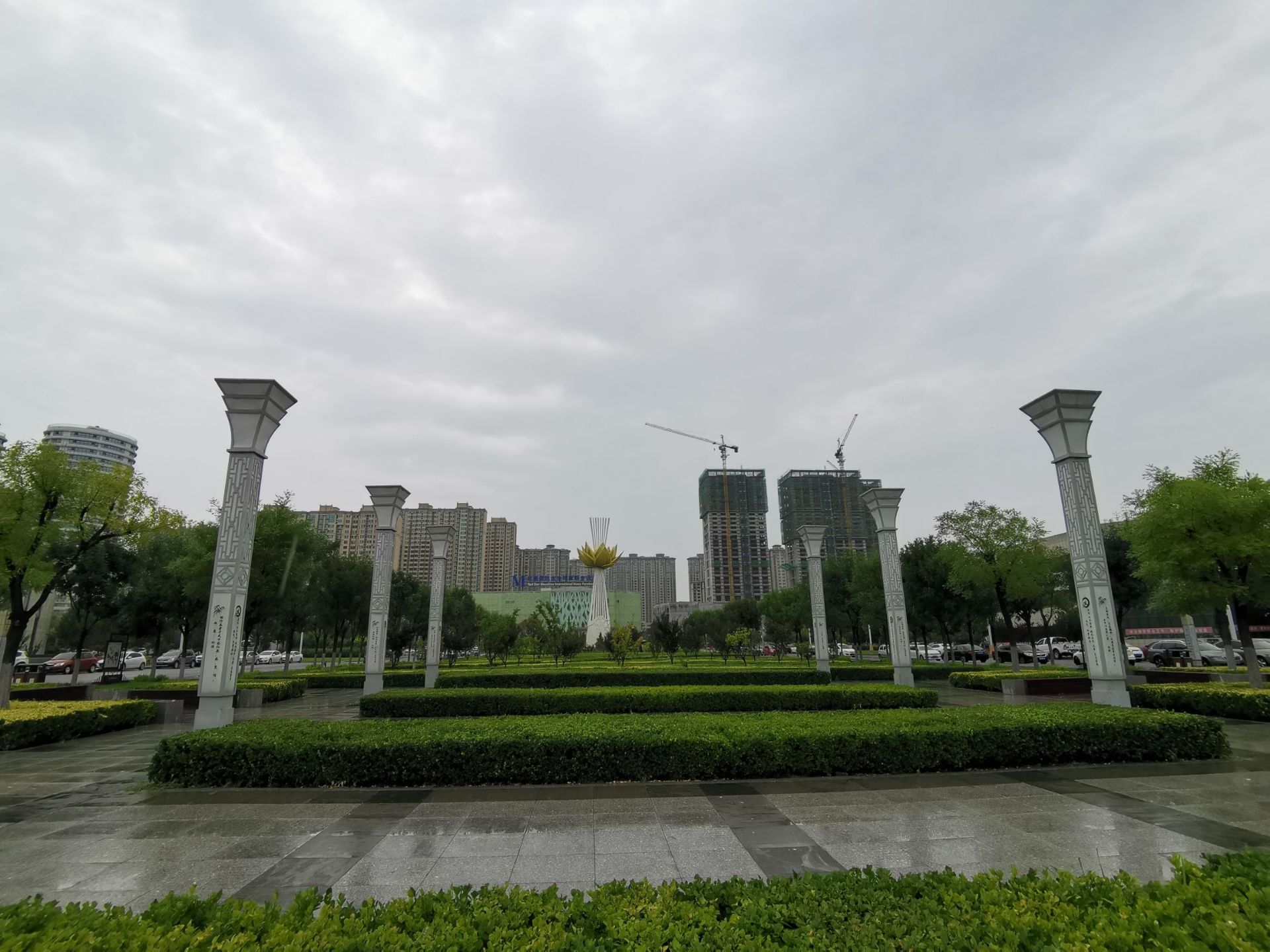 任丘新市民广场