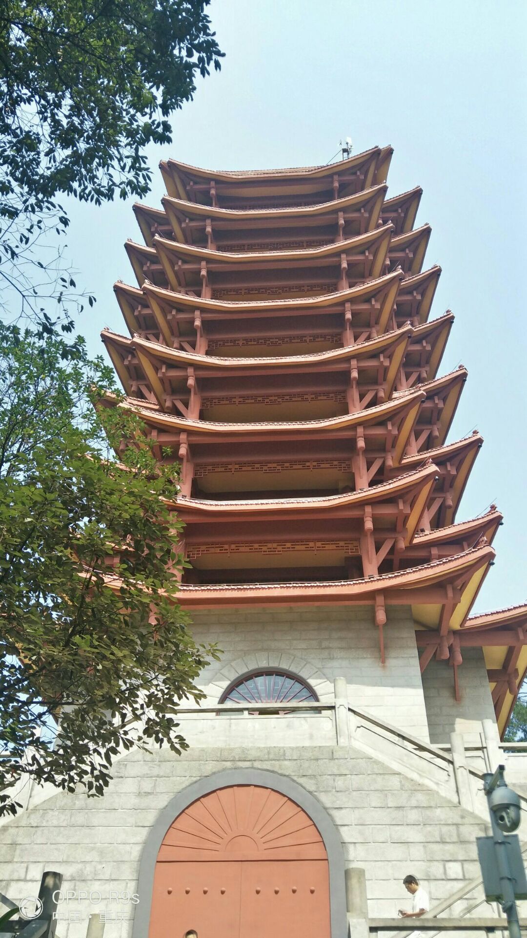 我认为缙云山的靓点在于香炉峰上的缙云塔.维修前可以免