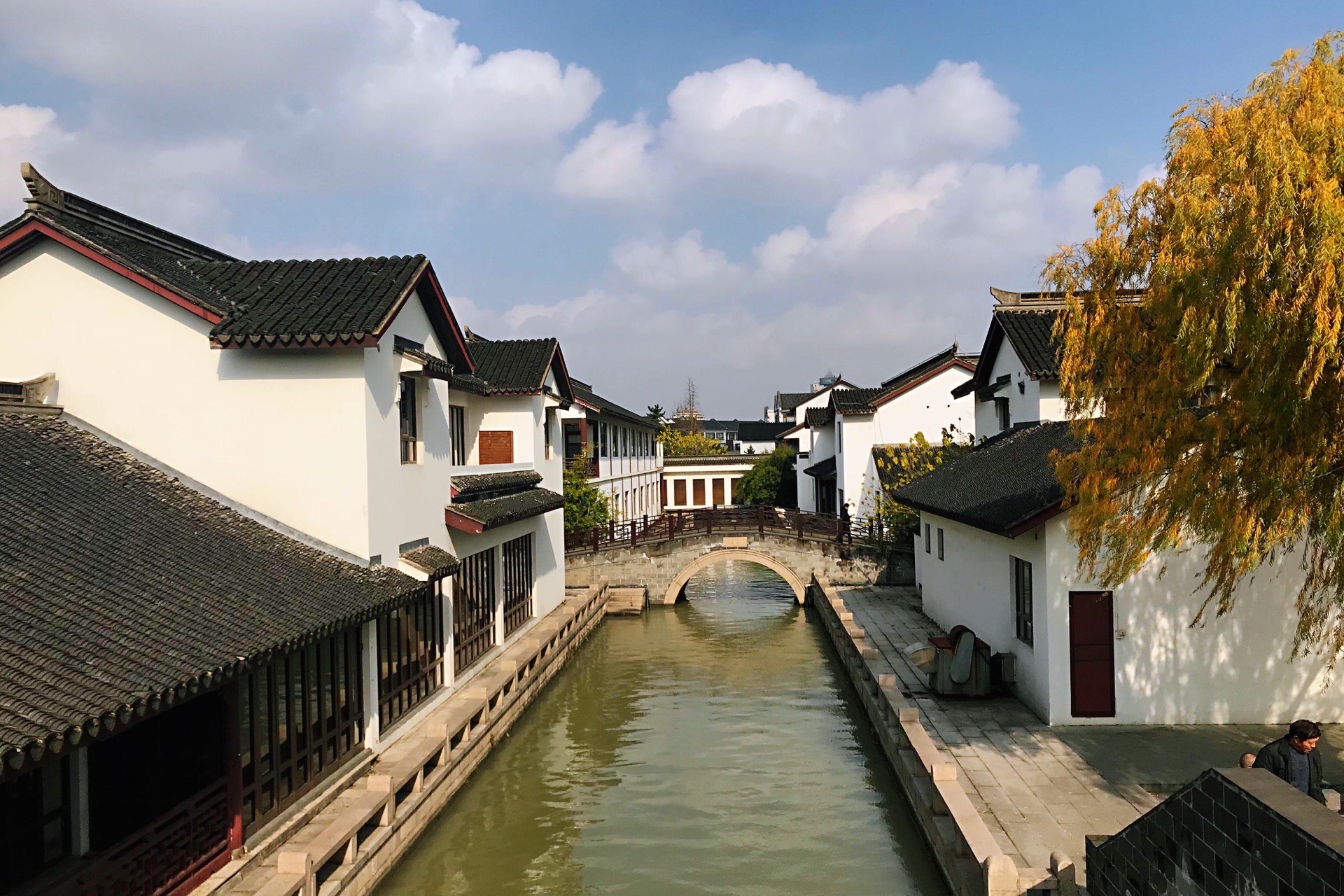 【携程攻略】嘉兴南湖景区景点,南湖披上黄金甲 18年12月25我们开车去