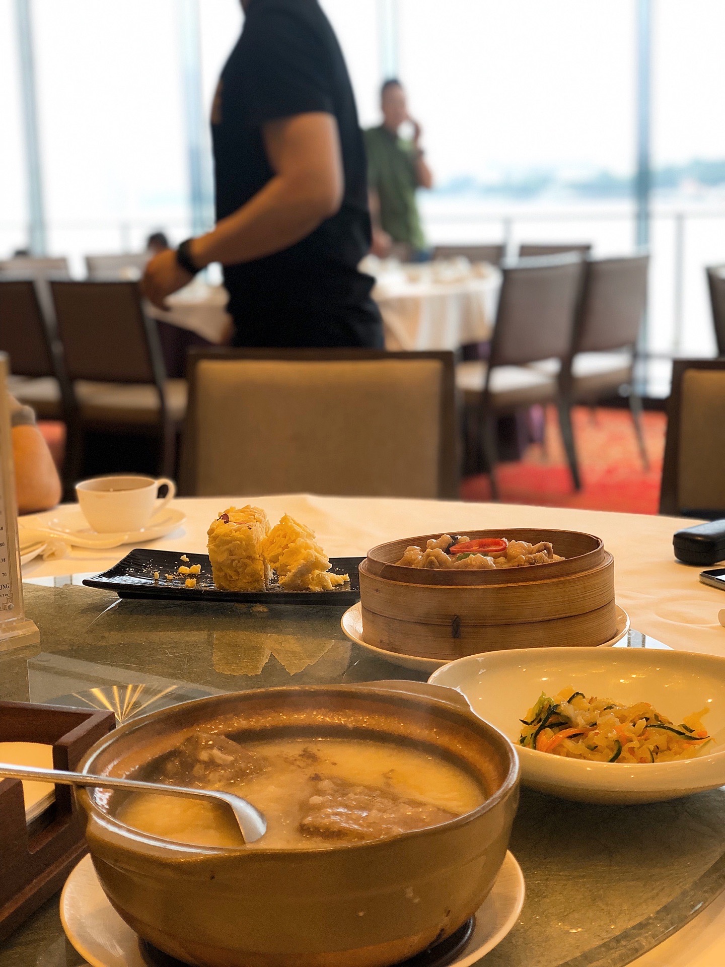 自从白天鹅重新装修后,玉堂春暖和宏图府成了广州最难拿位喝茶的地方