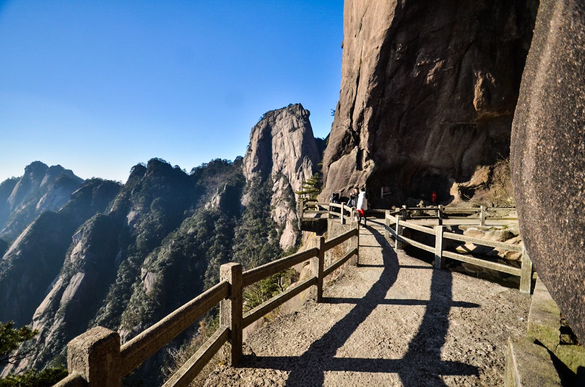 黄山风景区本来就是一座充满了神奇特色的神山,所以每到一处都能看得