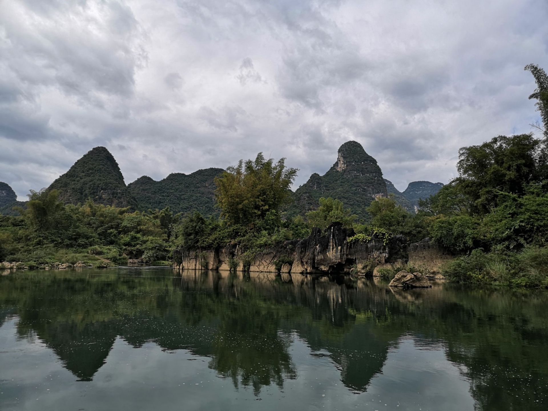 叫"安平仙河,景区没有门票,只有游船票,景点坐落在洛越自驾营地里面