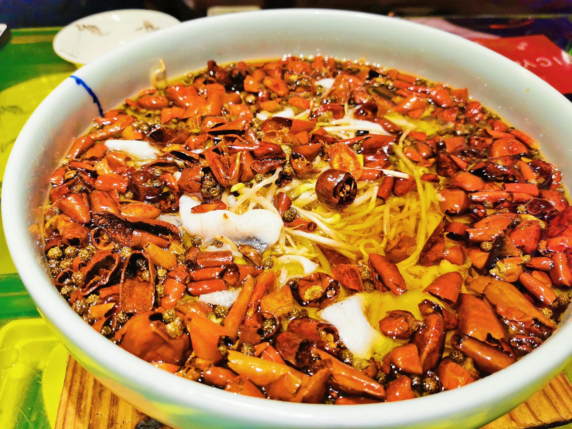 根据上海本地人的口味,辛香汇在菜品开发时,辣度上也进行了适合上海人