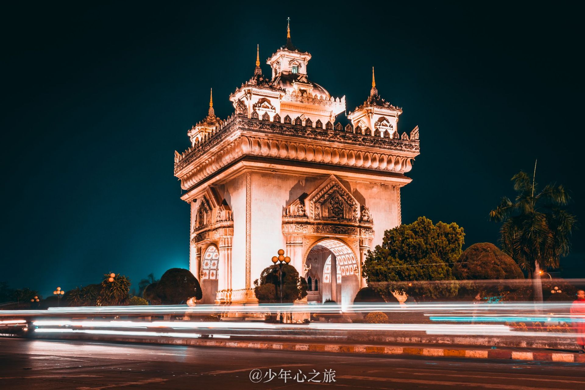 万象凯旋门|老挝首都的地标

老挝首都的标志性建筑,虽然