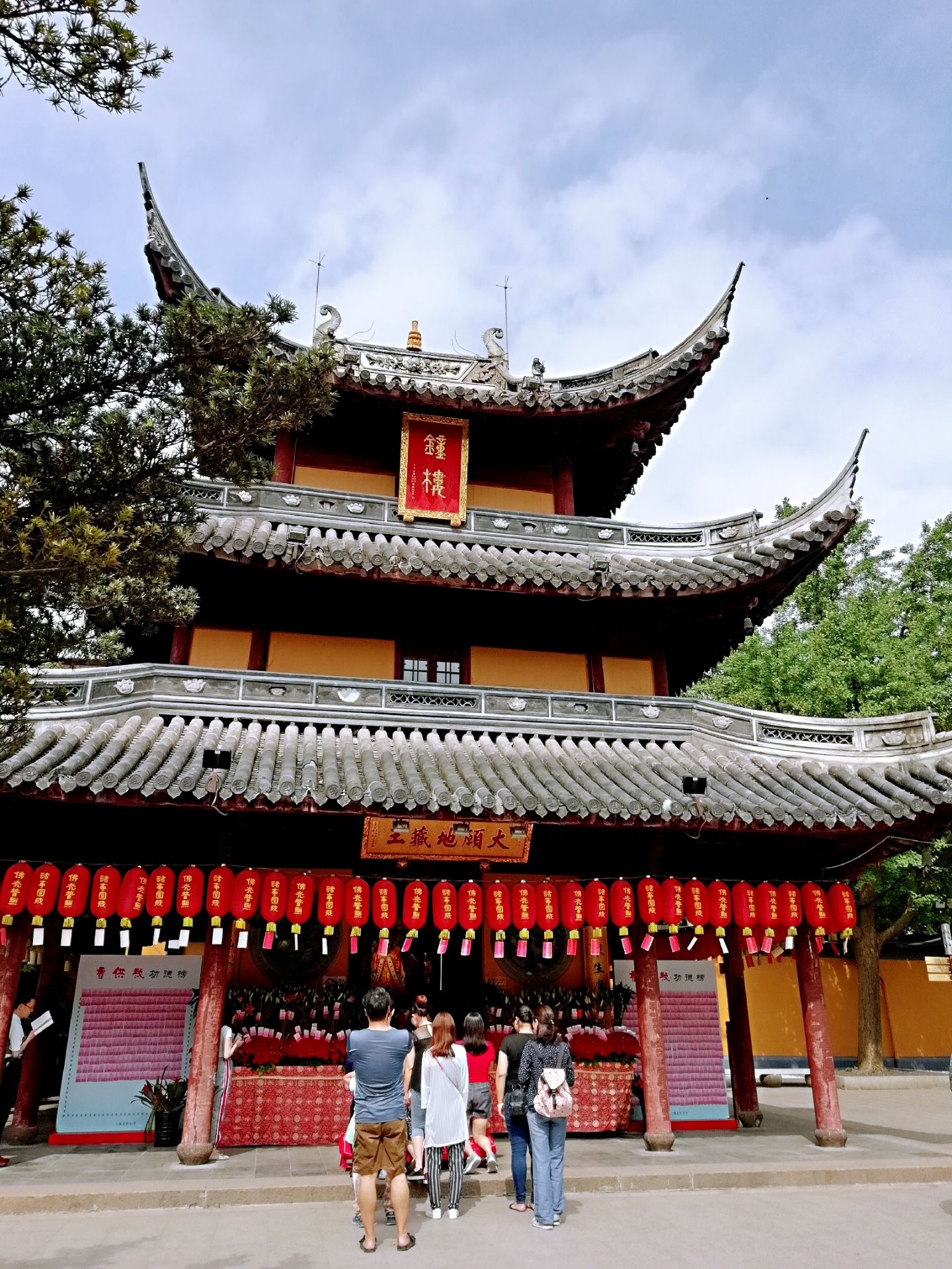 【携程攻略】上海龙华寺景点,龙华寺——上海著名古寺；龙华塔——上海著名古塔。每年龙华寺有敲钟…