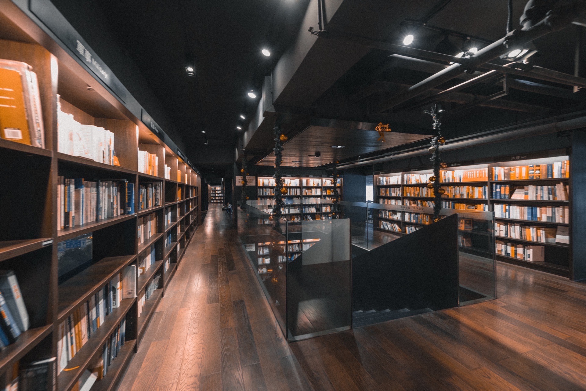 物外书店(人信汇商场店)