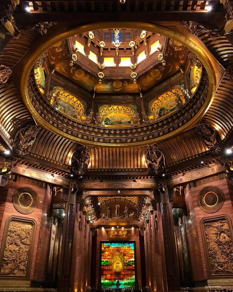 灵山胜境在 太湖 之滨,不是简单一个景区,而是包含了小灵山,万佛殿