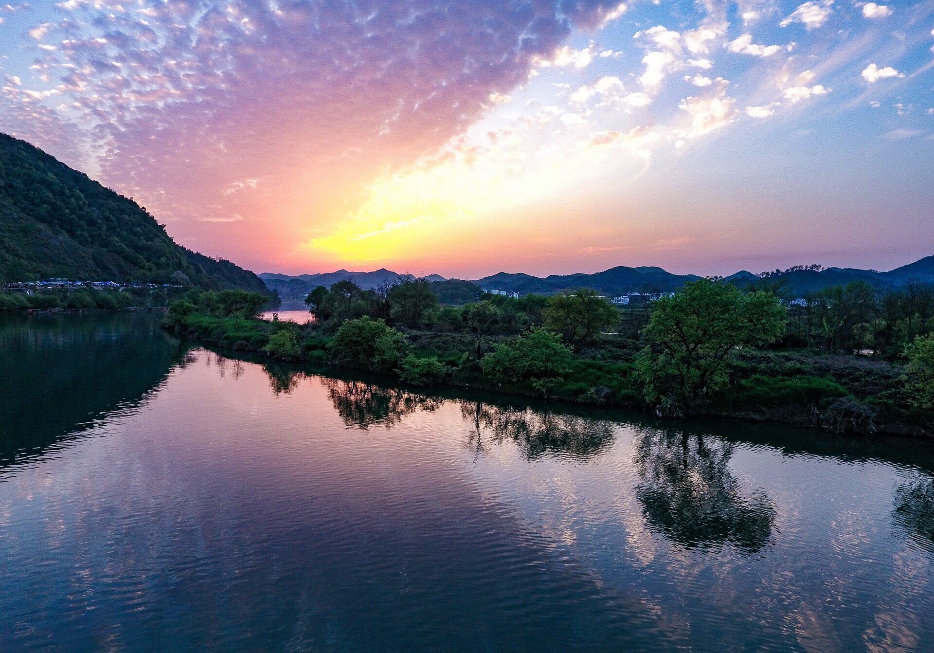 婺源月亮灣好玩嗎,婺源月亮灣景點怎麼樣_點評_評價【攜程攻略】